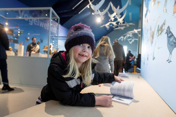 Teilnehmer bei einer Umweltbildungsaktion im Naturschutz- und Bildungszentrum Alfsee